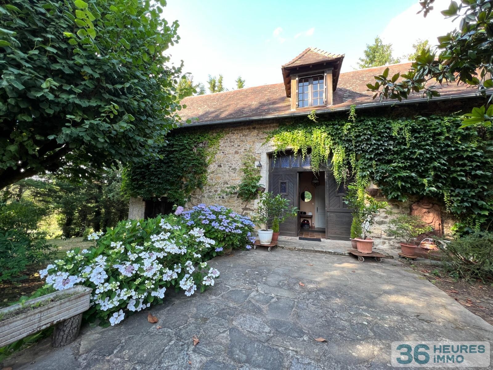 Périgourdine de 7 pièces sur 3,2ha de terrain avec ruisseau