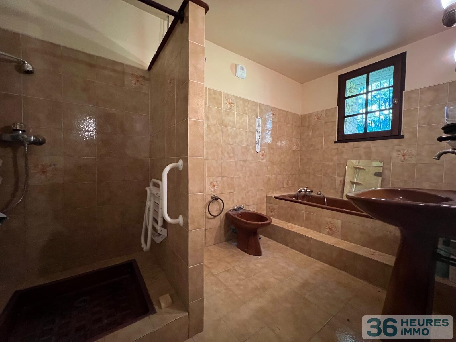 Périgourdine de 7 pièces sur 3,2ha de terrain avec ruisseau