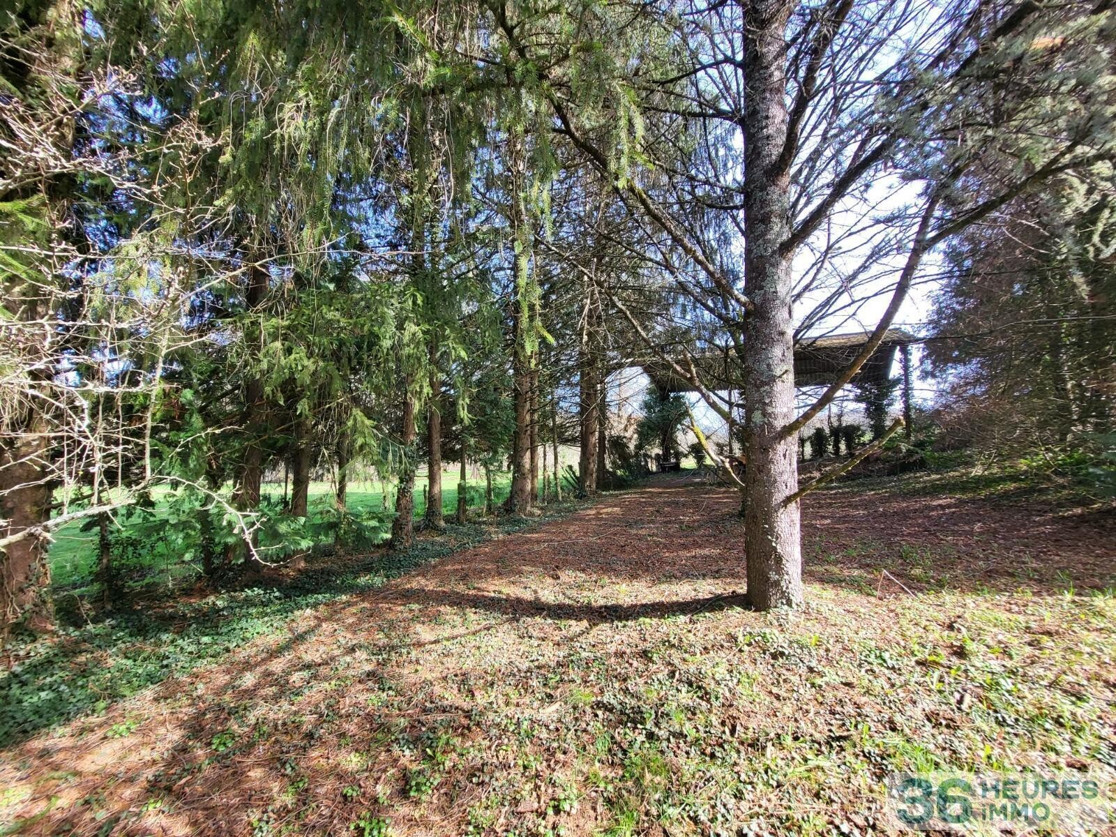 Périgourdine de 7 pièces sur 3,2ha de terrain avec ruisseau