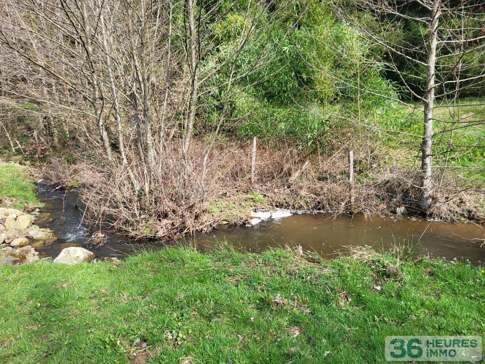 Périgourdine de 7 pièces sur 3,2ha de terrain avec ruisseau