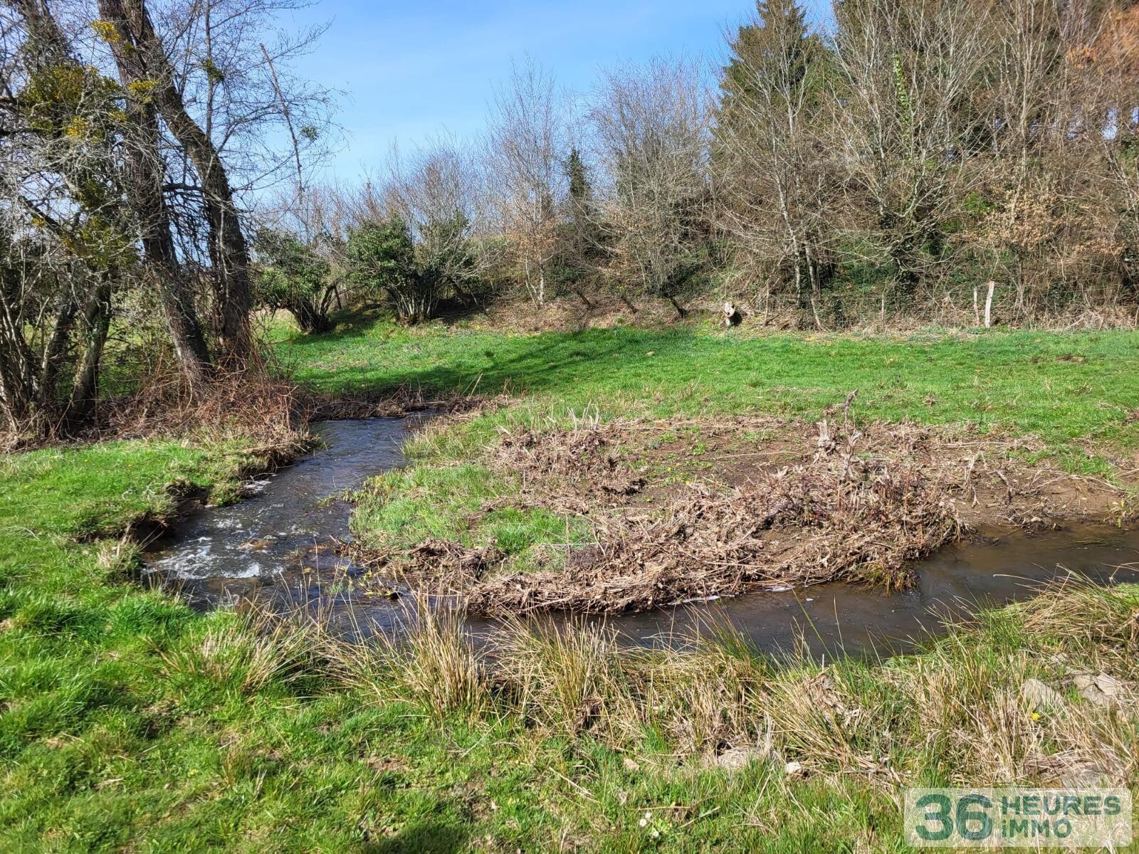 Périgourdine de 7 pièces sur 3,2ha de terrain avec ruisseau