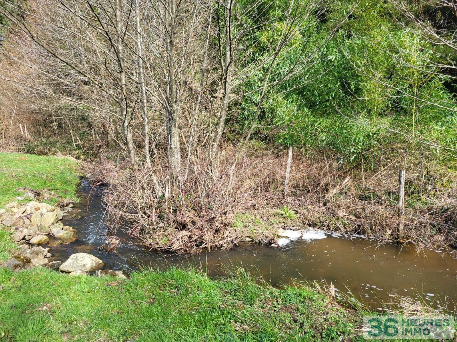 Périgourdine de 7 pièces sur 3,2ha de terrain avec ruisseau