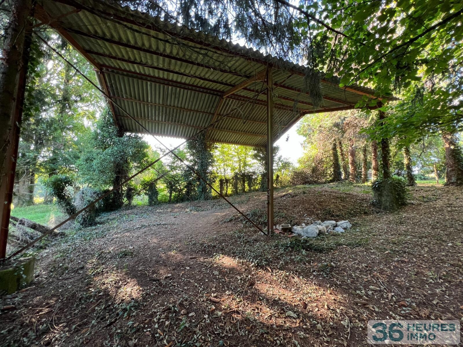 Périgourdine de 7 pièces sur 3,2ha de terrain avec ruisseau