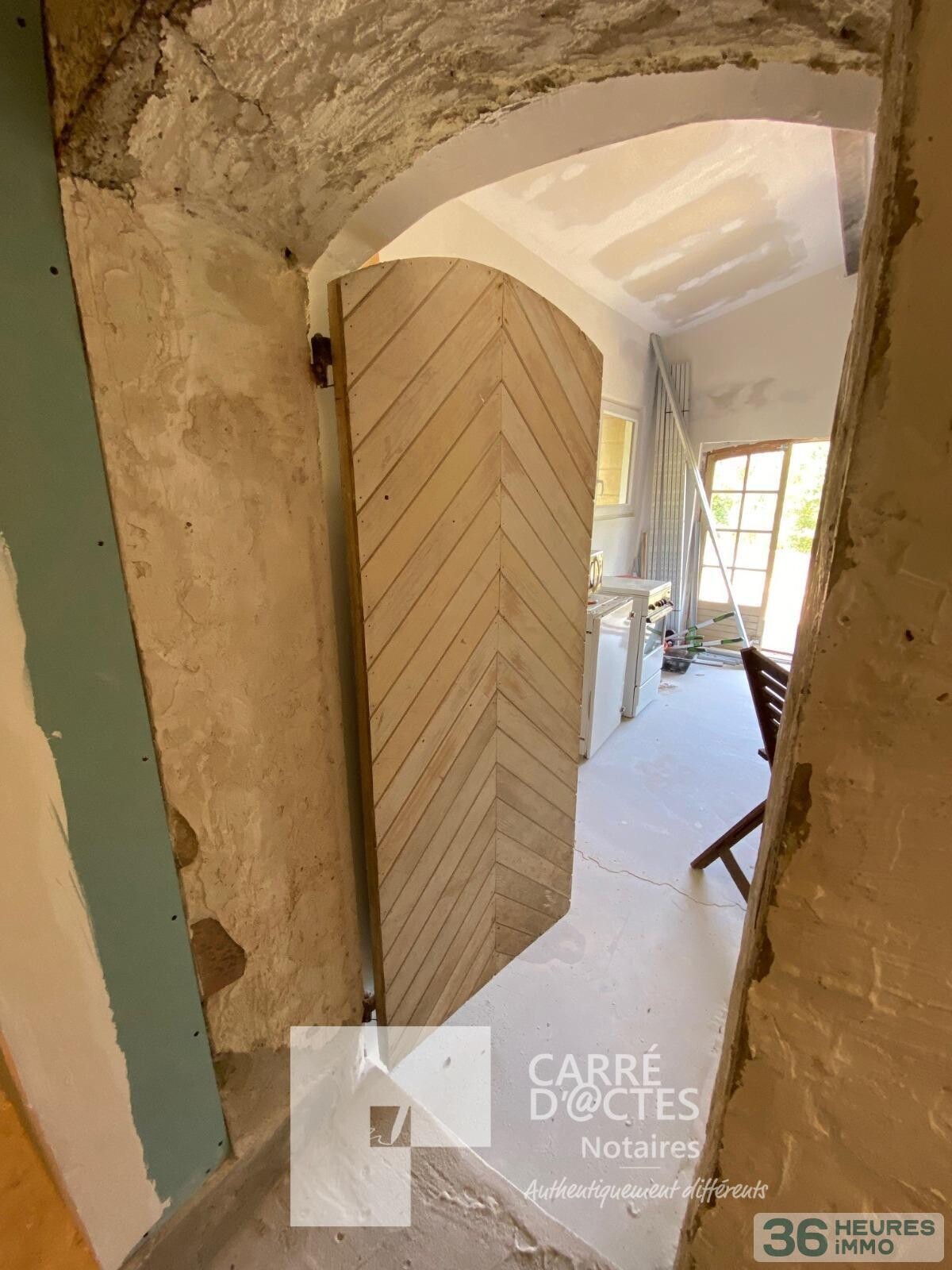 Sur 4311 m2 de terrain, cabanon en pierre de 65 m2 utiles environ.