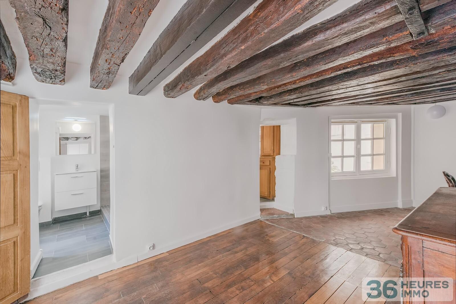 Appartement t2 dans bel immeuble du xviième siècle