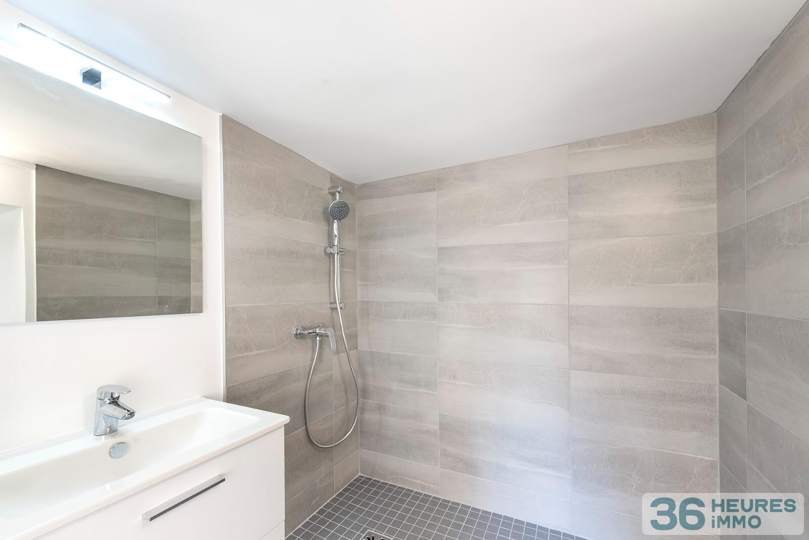 Appartement t2 dans bel immeuble du xviième siècle