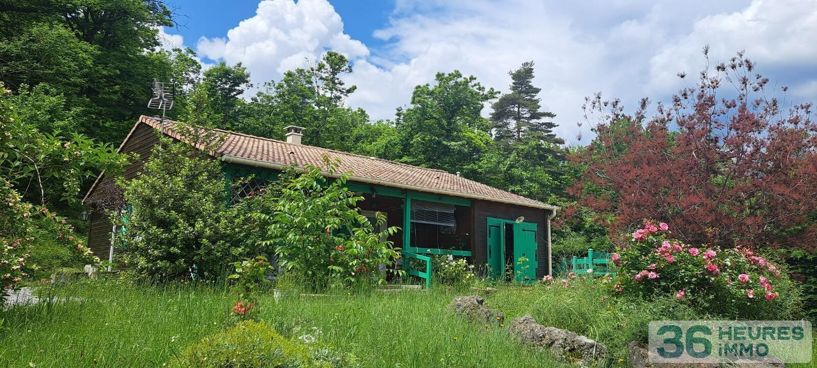 Maison individuelle en bois avec terrain attenant