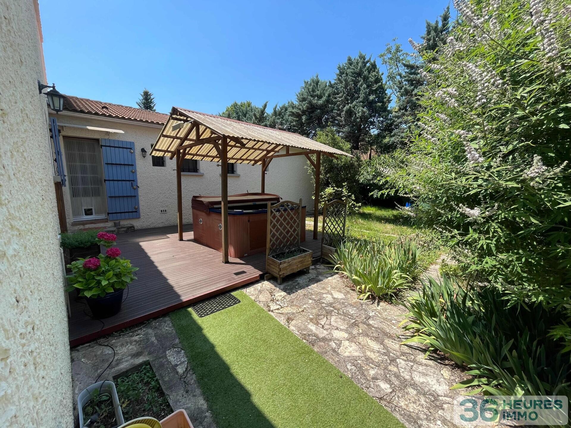 Villa 6 pièces de 220m² avec un terrain de 2200 m² 