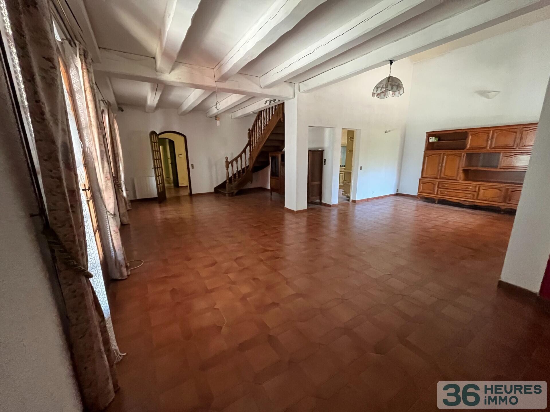 Villa 6 pièces de 220m² avec un terrain de 2200 m² 