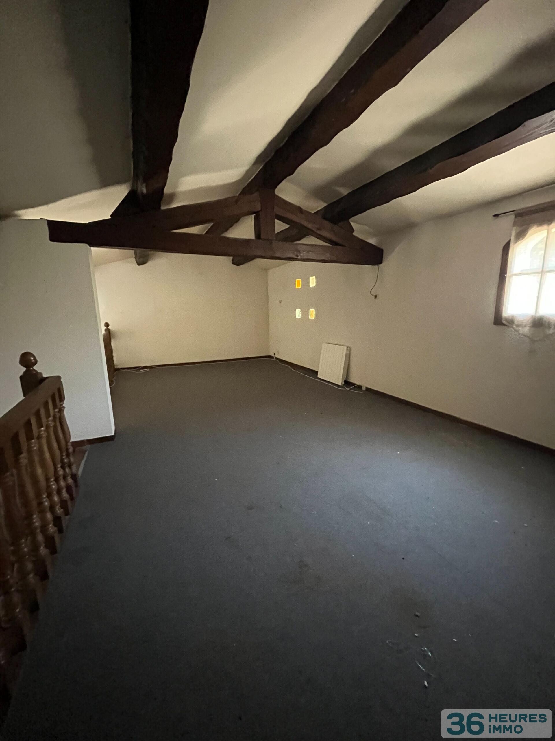 Villa 6 pièces de 220m² avec un terrain de 2200 m² 