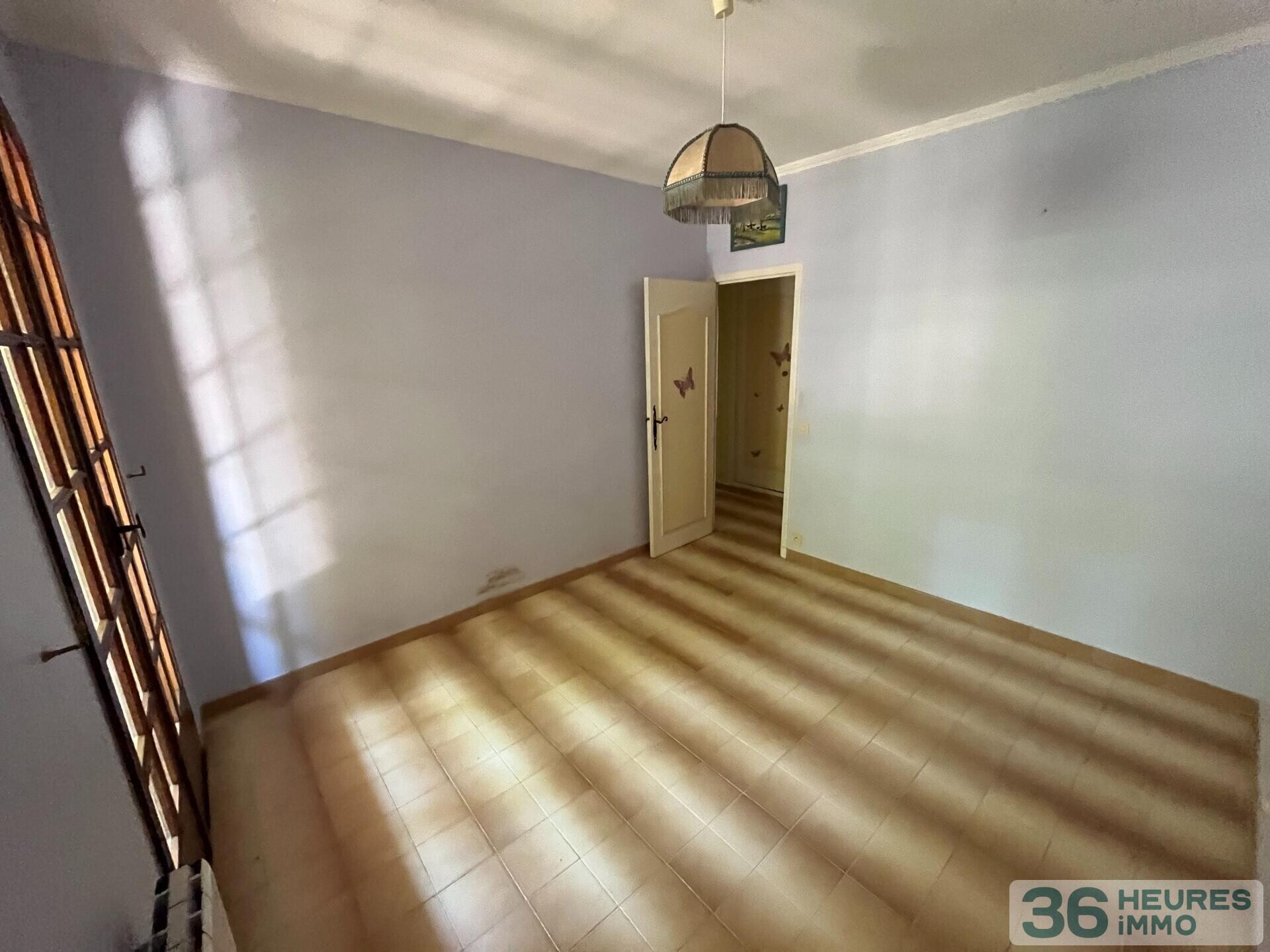 Villa 6 pièces de 220m² avec un terrain de 2200 m² 