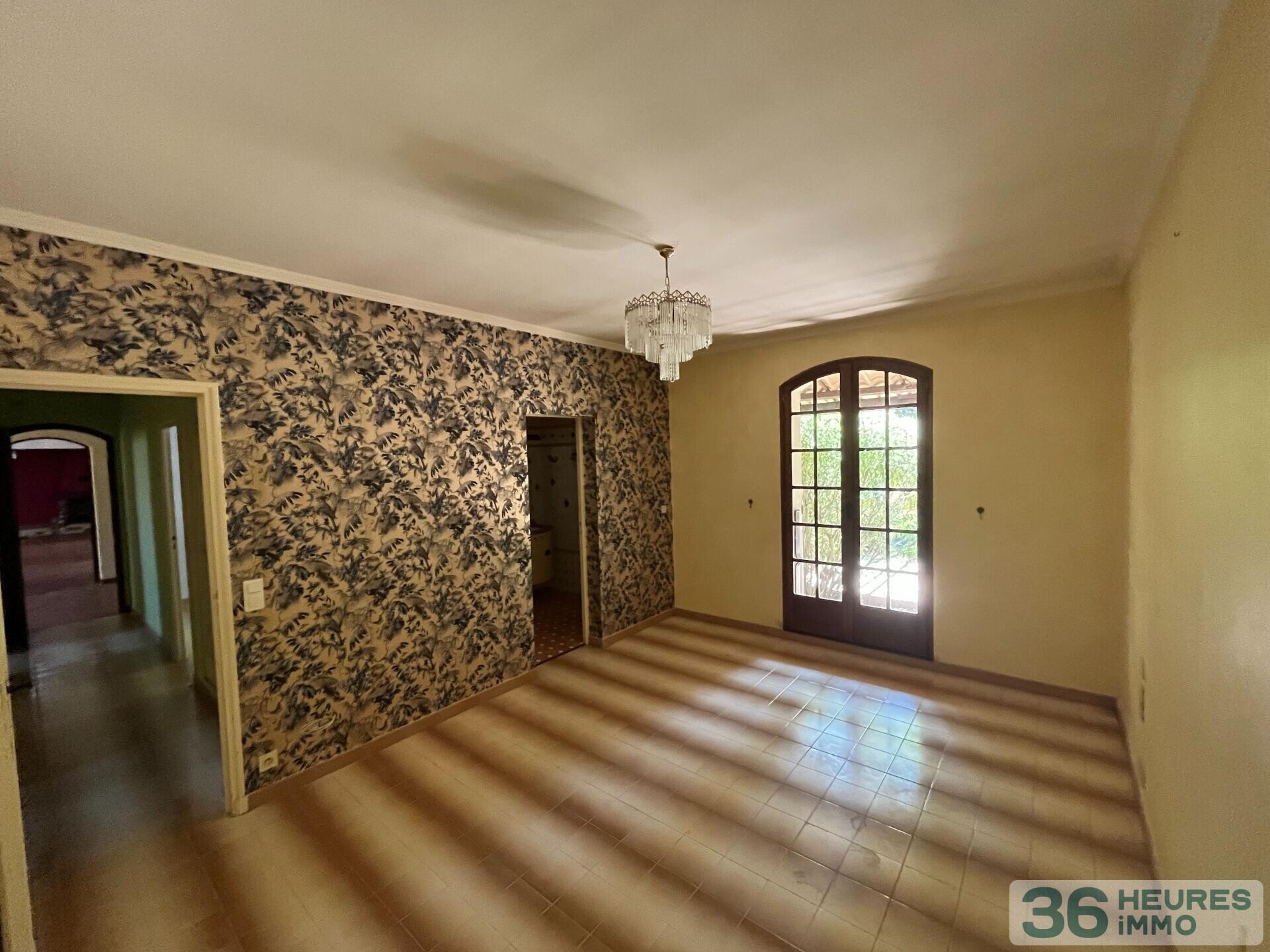 Villa 6 pièces de 220m² avec un terrain de 2200 m² 