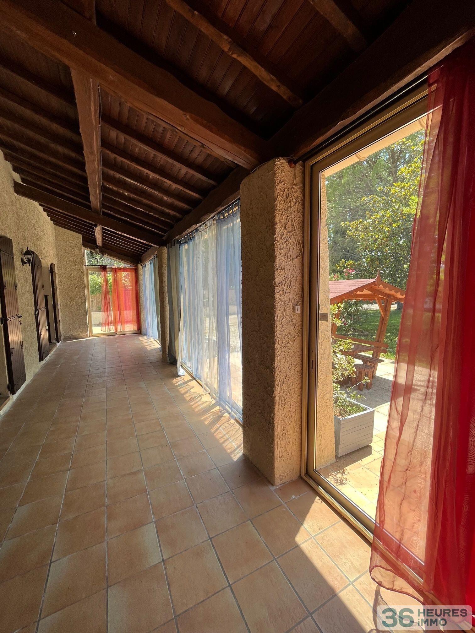 Villa 6 pièces de 220m² avec un terrain de 2200 m² 