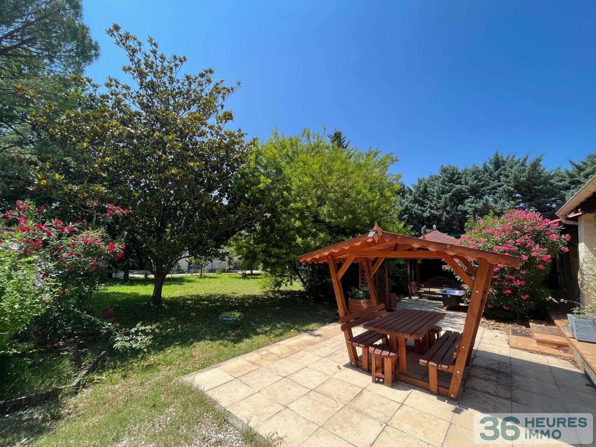 Villa 6 pièces de 220m² avec un terrain de 2200 m² 