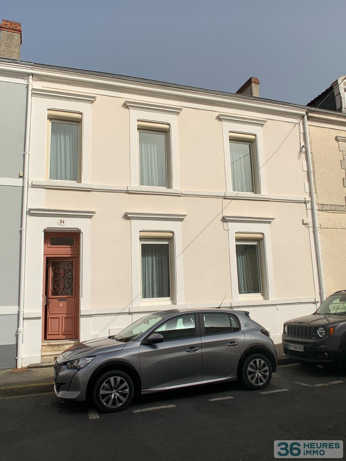 Maison de ville en très bon état général - jardin et double garage