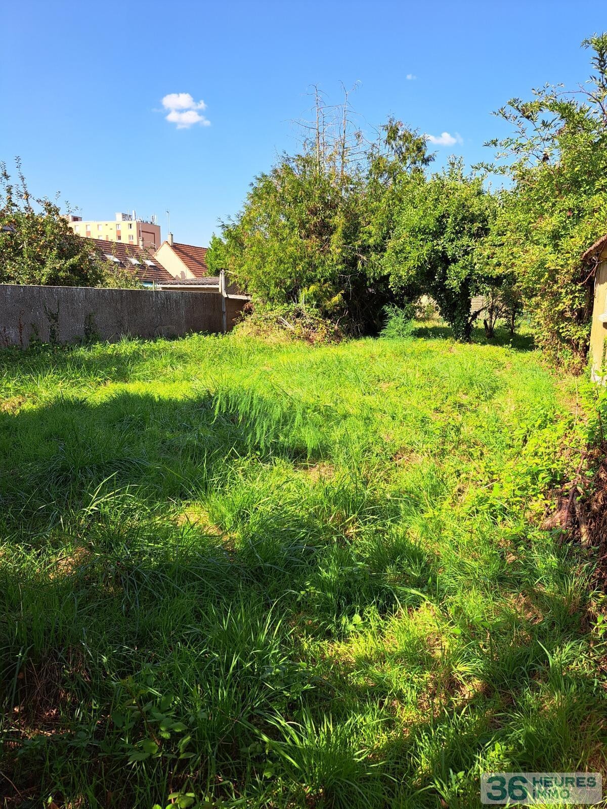 Rue de la fraternite - maison a renover - plain pied - avec garage et jardin 