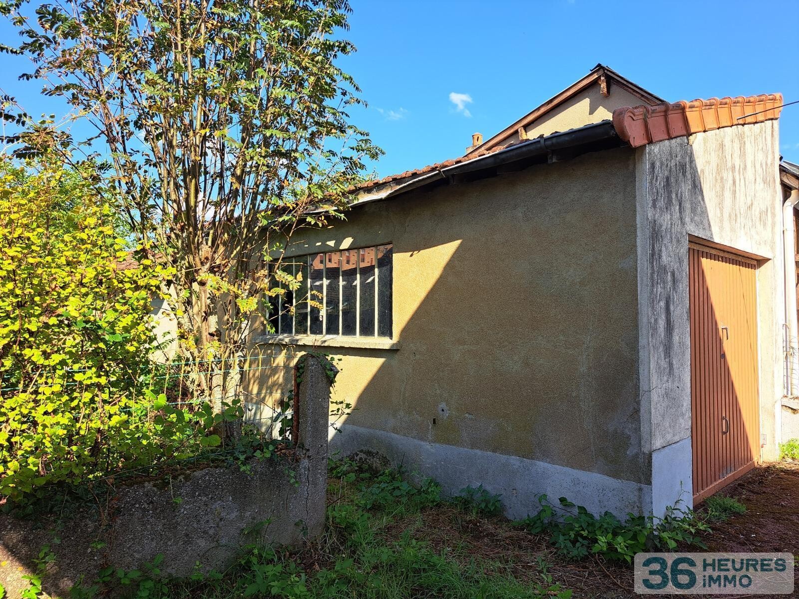 Rue de la fraternite - maison a renover - plain pied - avec garage et jardin 