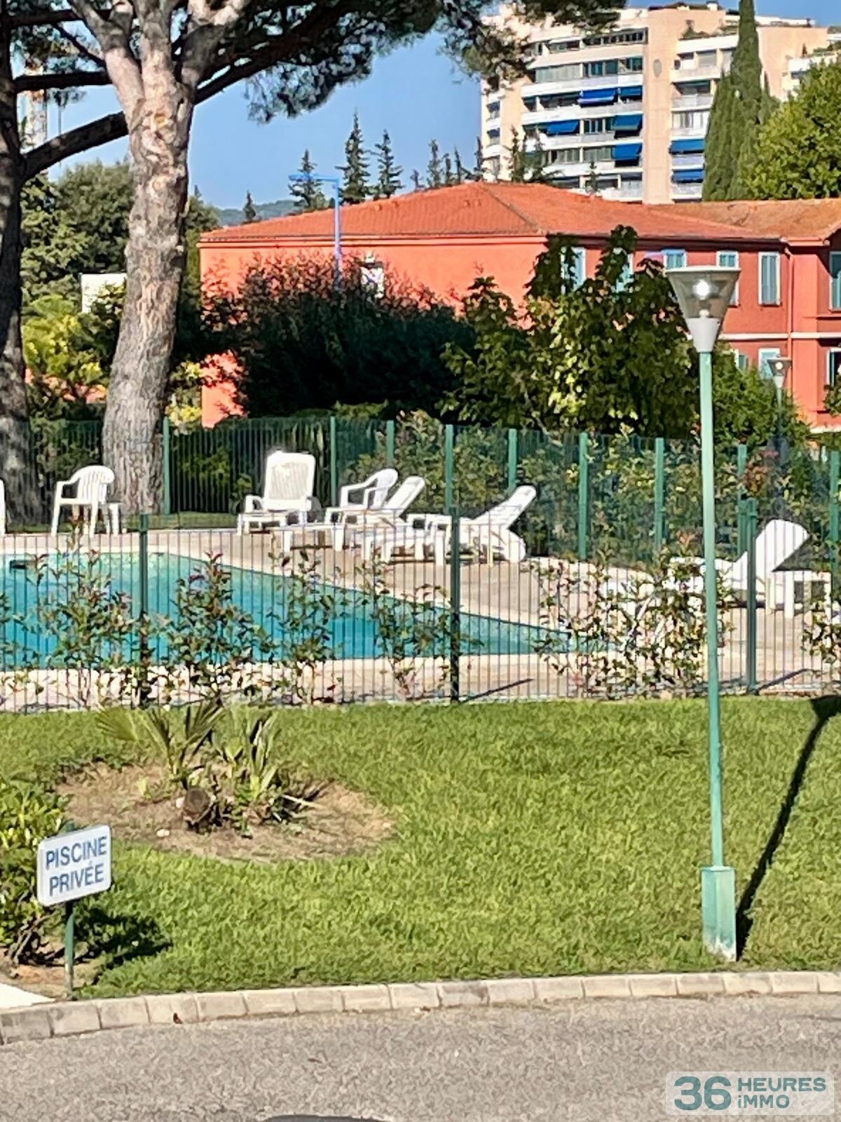 Studio rez-de- jardin 