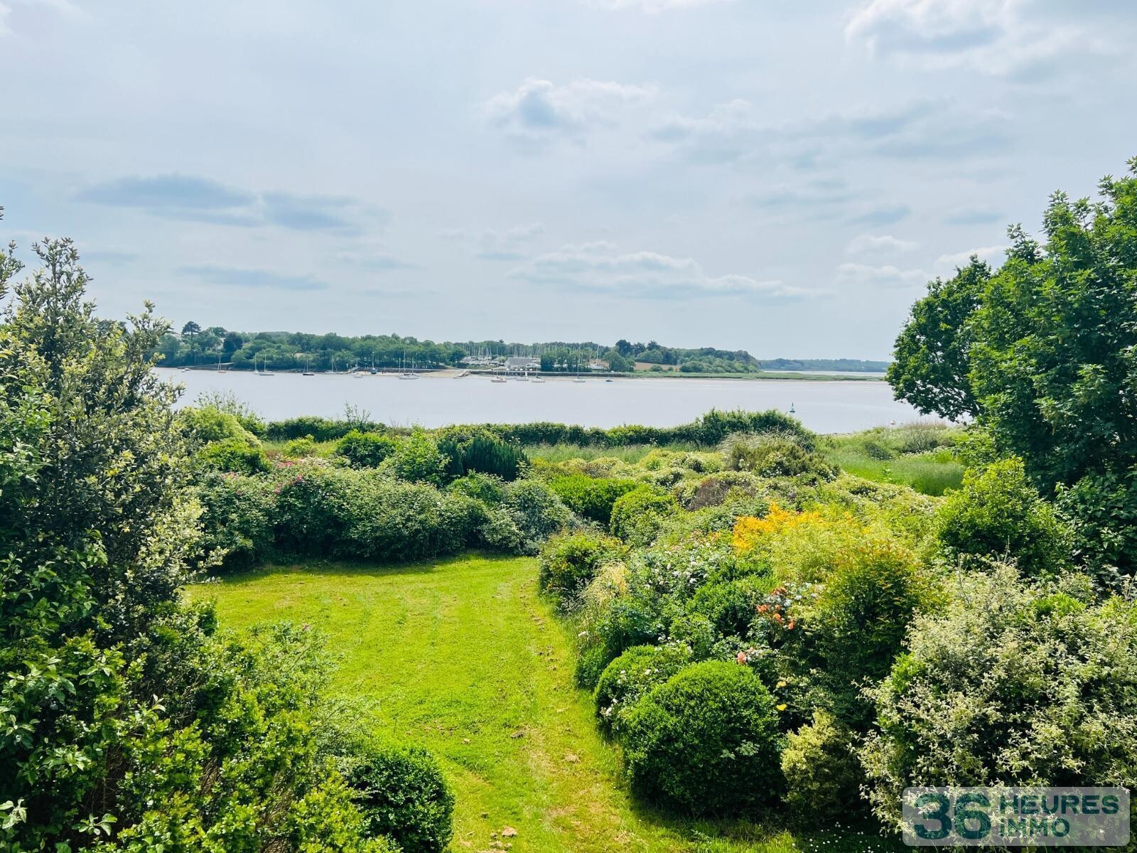 Maison à moderniser située au coeur d'une vaste propriété