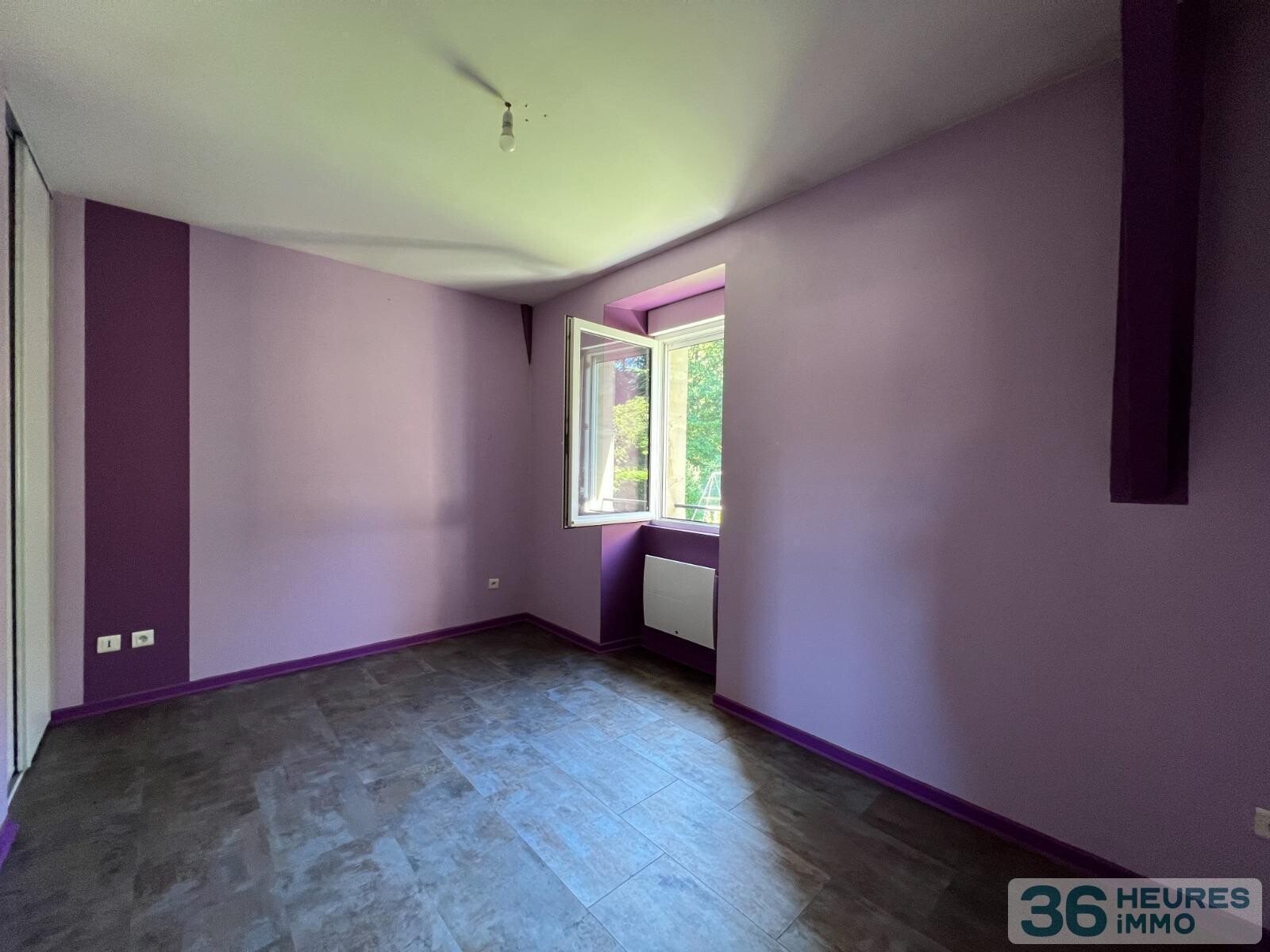 Ancienne école avec terrain, dépendances et vue dégagée sur la campagne