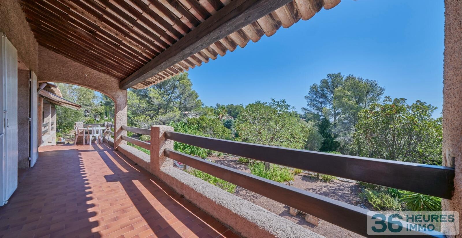 VILLA DANS QUARTIER RESIDENTIEL 