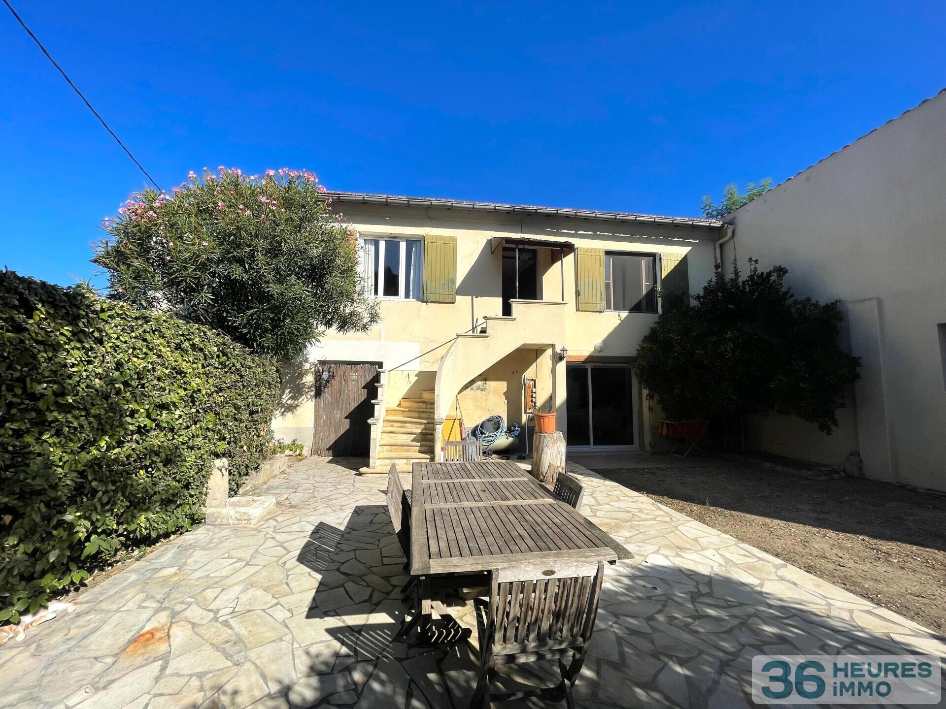 Vallabregues maison avec 2 habitations jardin