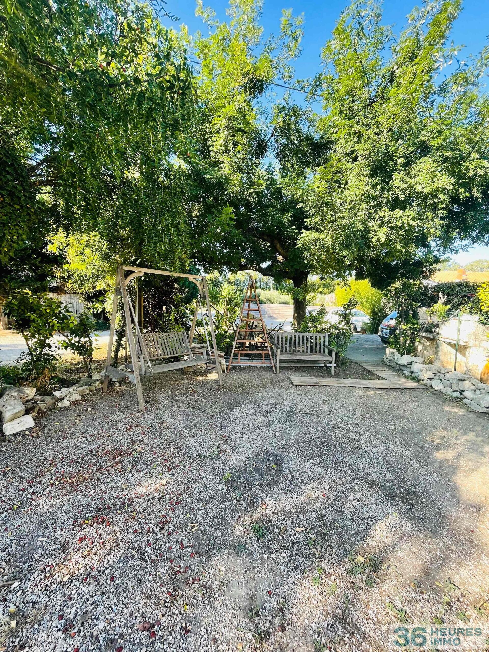 Vallabregues maison avec 2 habitations jardin