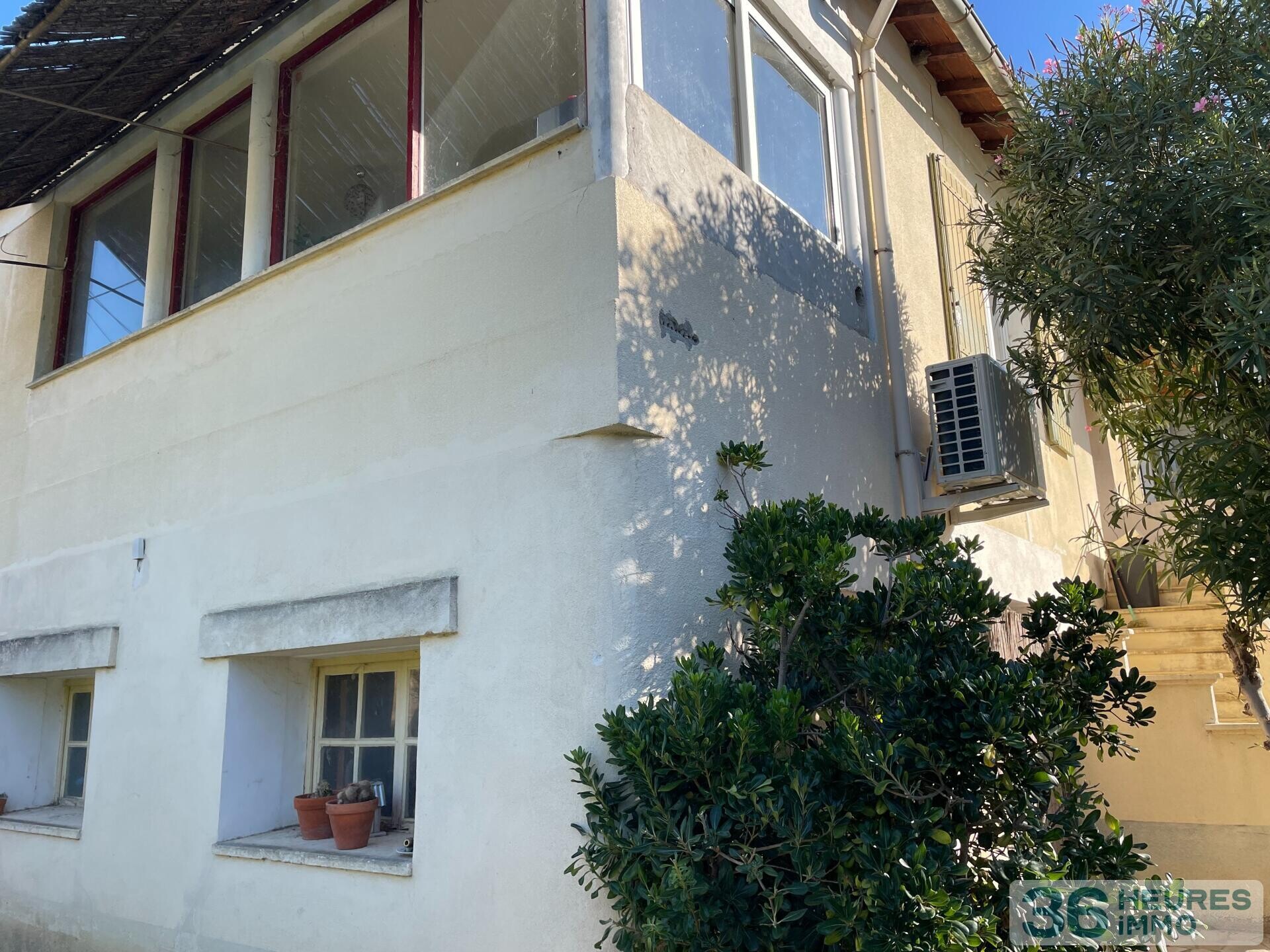 Vallabregues maison avec 2 habitations jardin