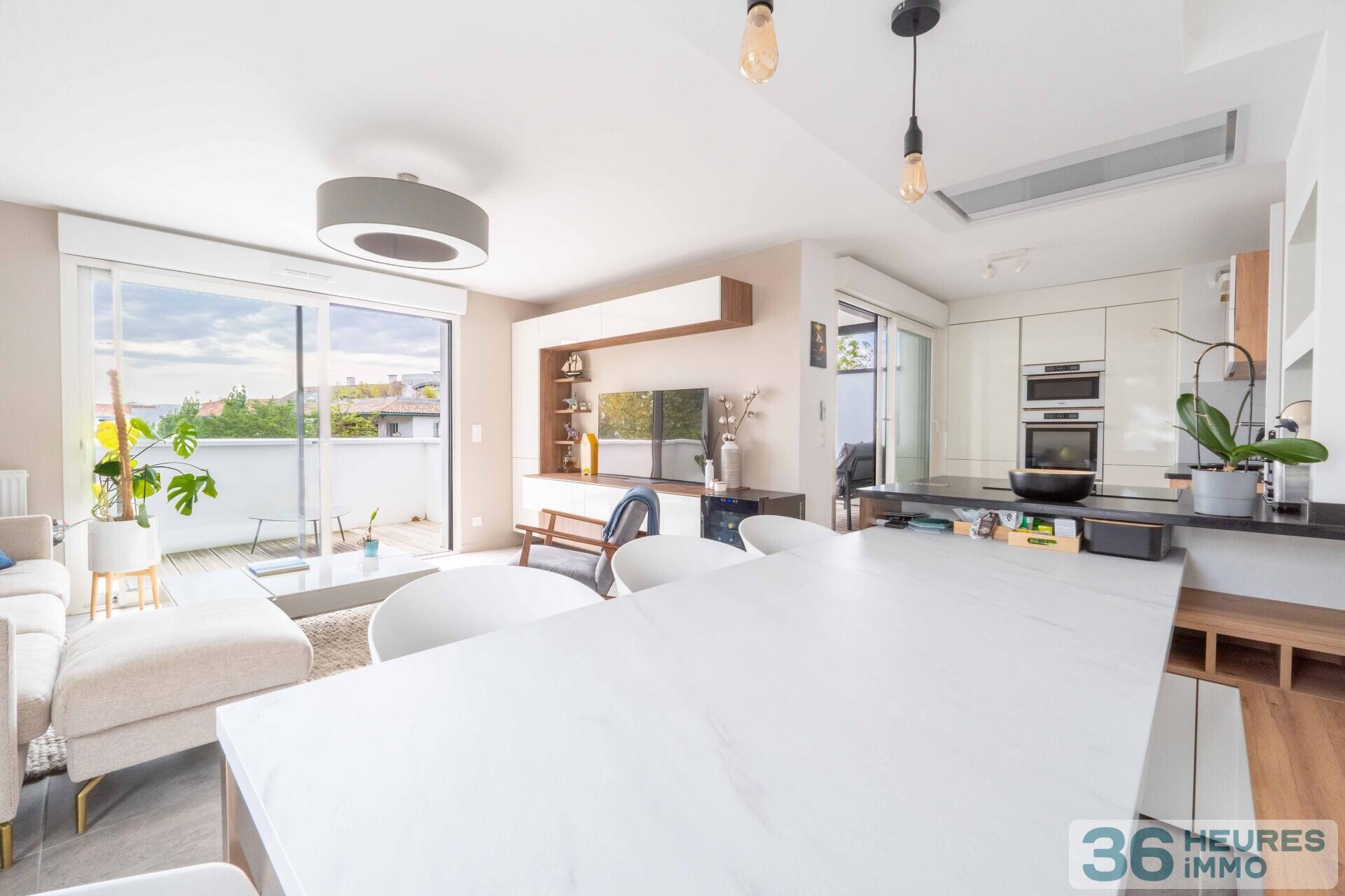 Appartement t4 , triple terrasse  avec vue montagne