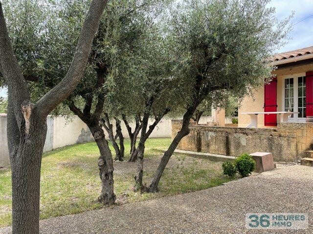Aramon dans la colline maison 4 chambres, 700m² de jardin, grand garage