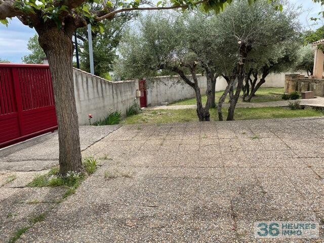 Aramon dans la colline maison 4 chambres, 700m² de jardin, grand garage