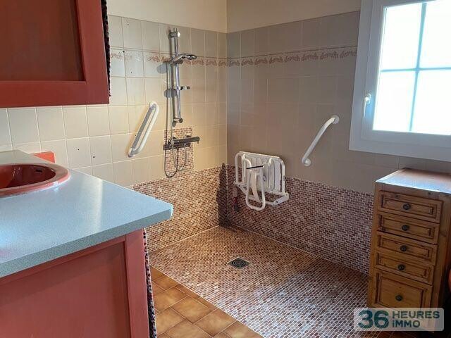 Aramon dans la colline maison 4 chambres, 700m² de jardin, grand garage