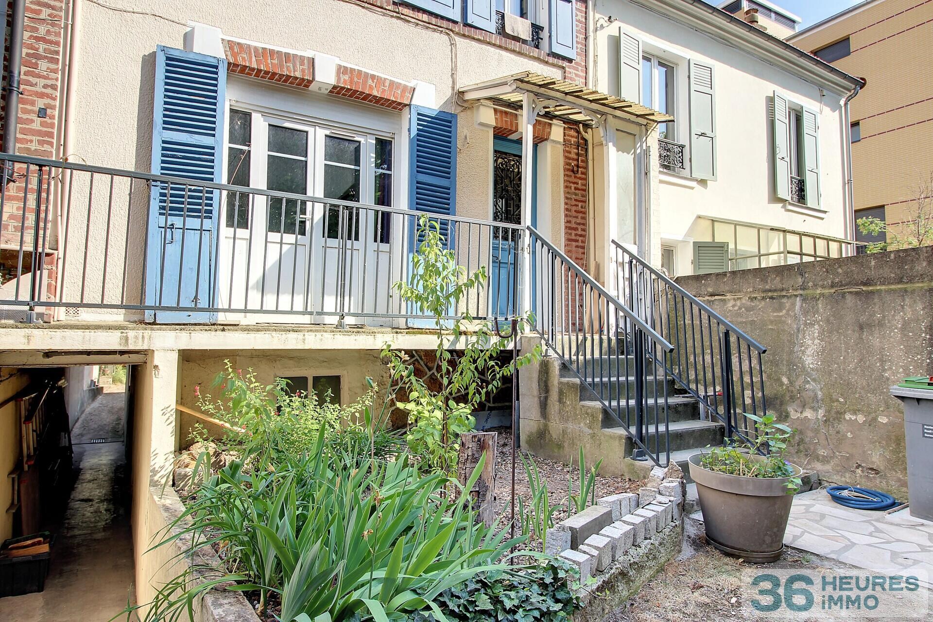 Appartement rueil-malmaison plaine gare 2 pieces 1 chambre et un bureau en duplex dans une maison avec jardin partagé.