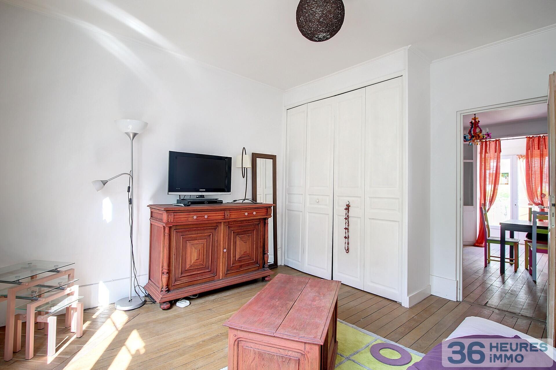 Appartement rueil-malmaison plaine gare 2 pieces 1 chambre et un bureau en duplex dans une maison avec jardin partagé.