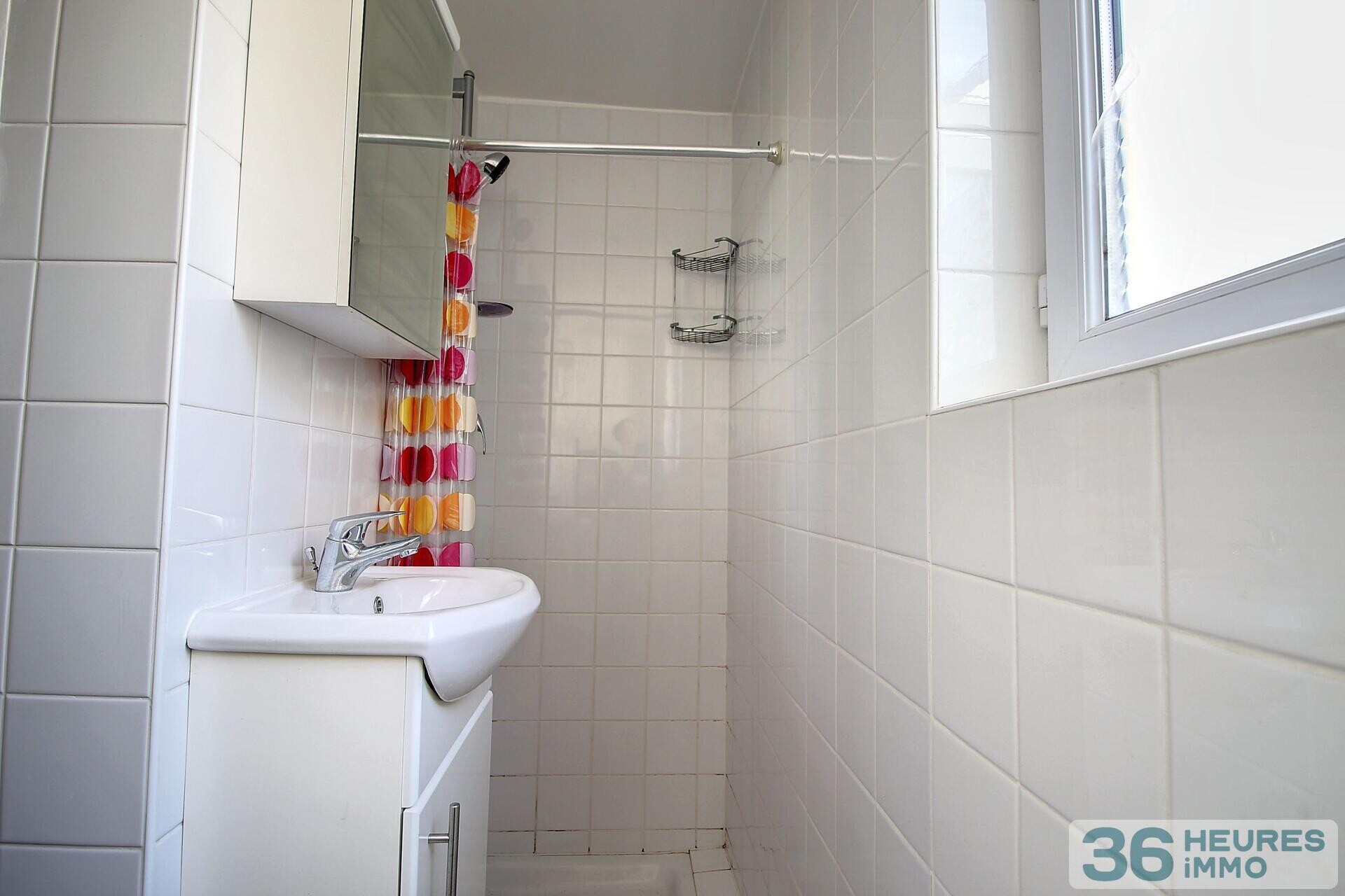 Appartement rueil-malmaison plaine gare 2 pieces 1 chambre et un bureau en duplex dans une maison avec jardin partagé.