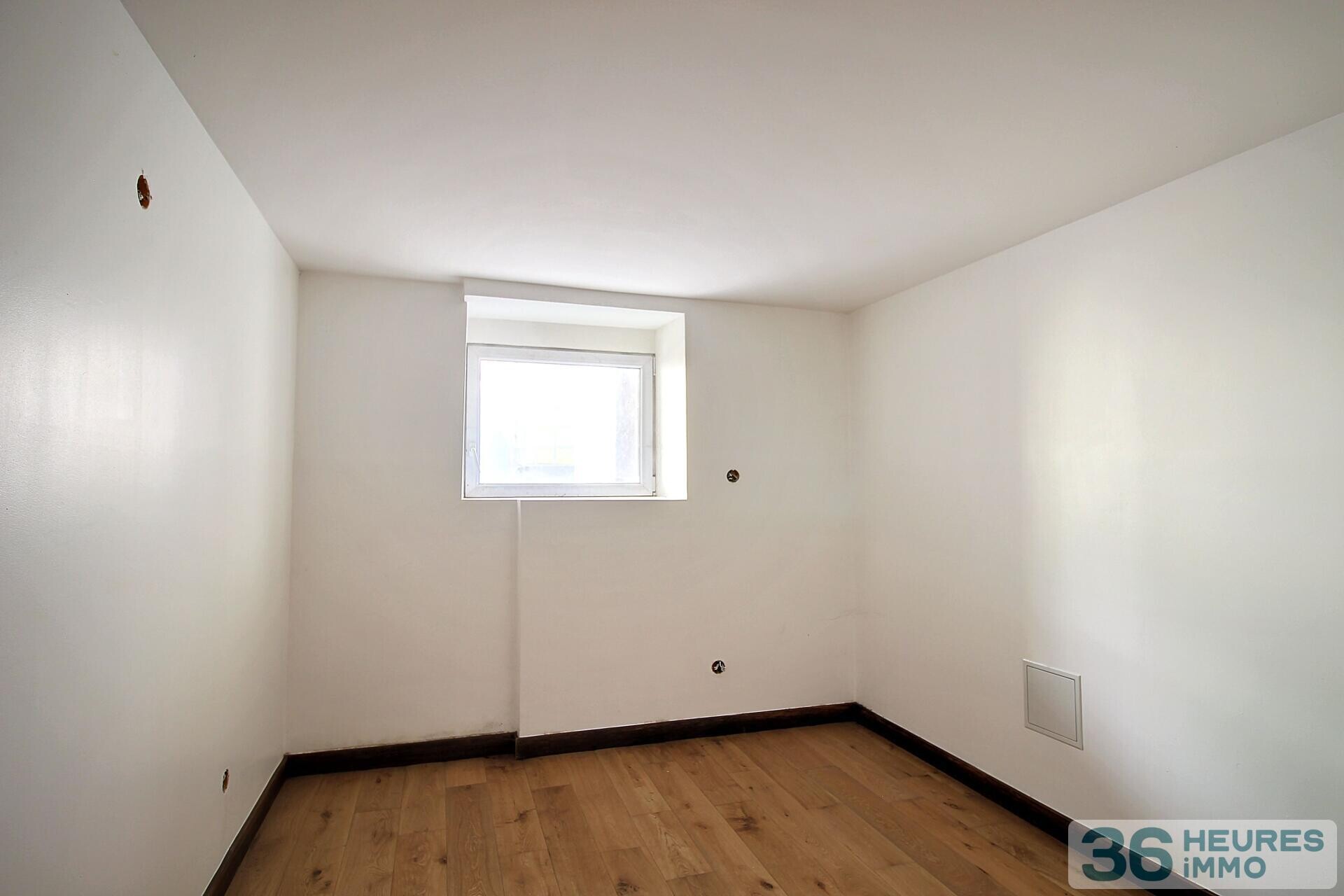 Appartement rueil-malmaison plaine gare 2 pieces 1 chambre et un bureau en duplex dans une maison avec jardin partagé.