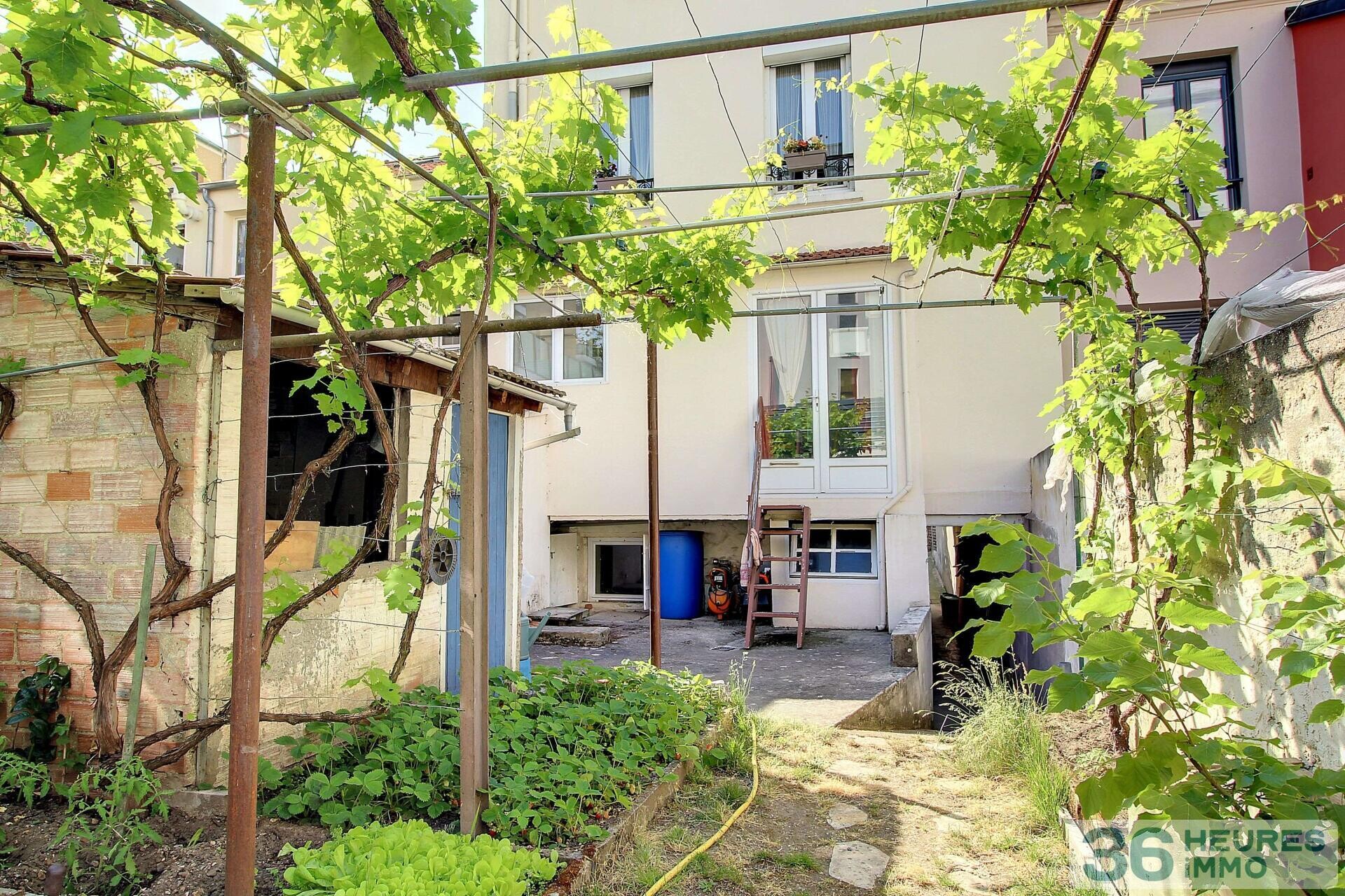 Appartement rueil-malmaison plaine gare 2 pieces 1 chambre et un bureau en duplex dans une maison avec jardin partagé.