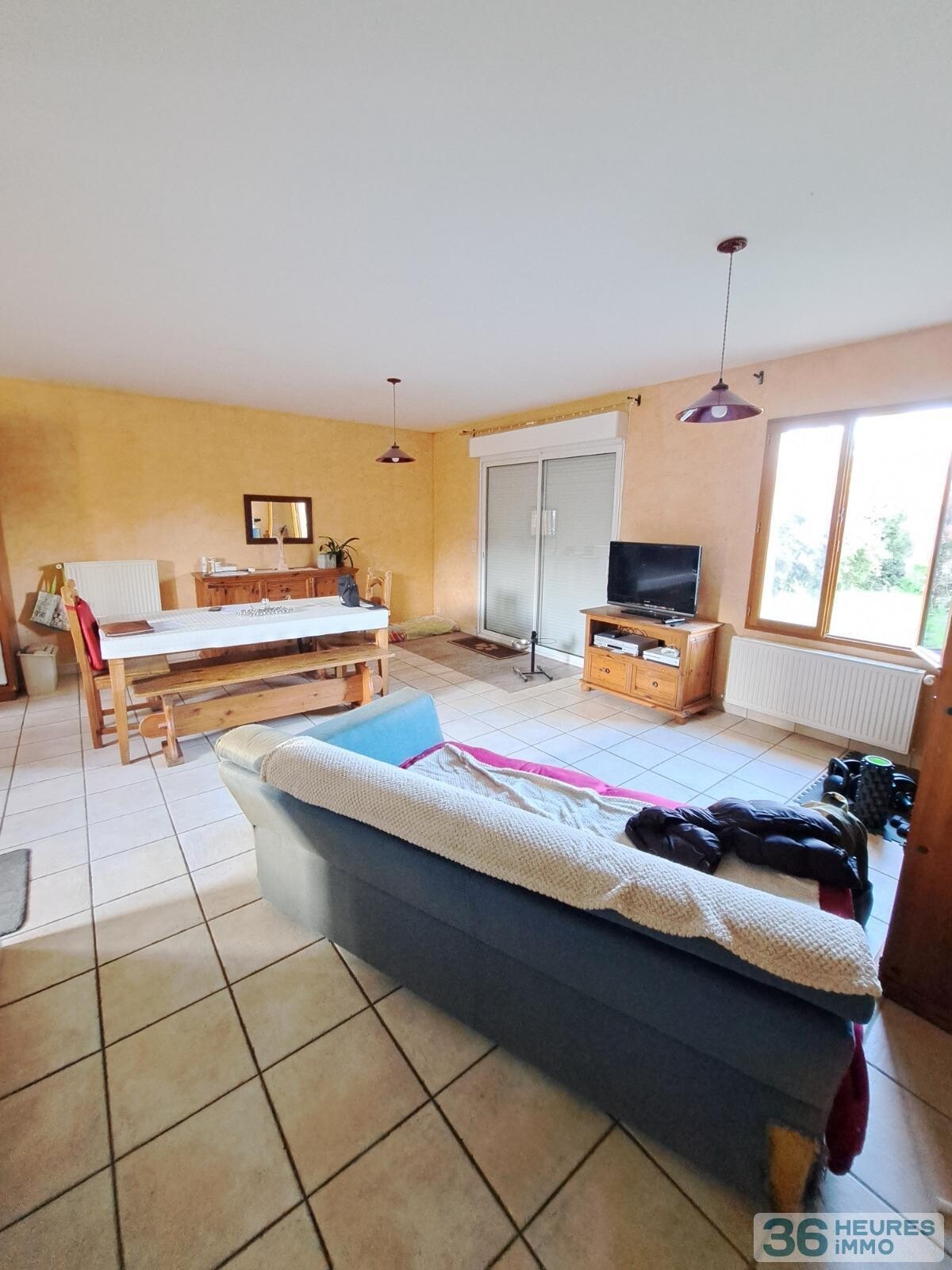 Champagne - pavillon plain pied avec sous sol total enterre