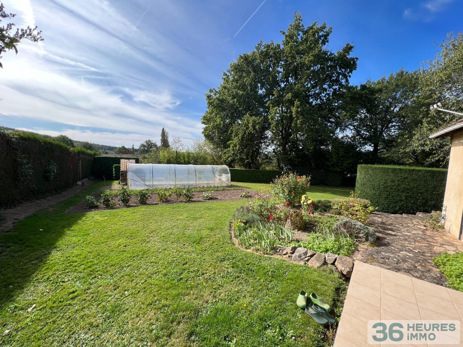 MAISON EN PIERRES ET DEPENDANCES