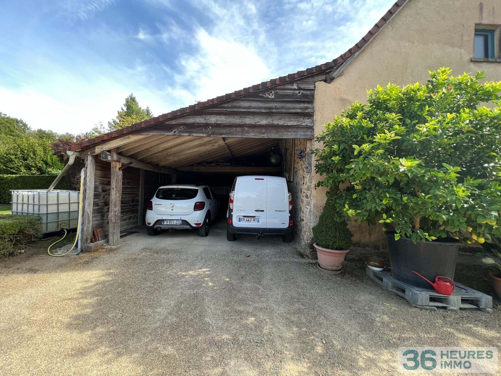 MAISON EN PIERRES ET DEPENDANCES