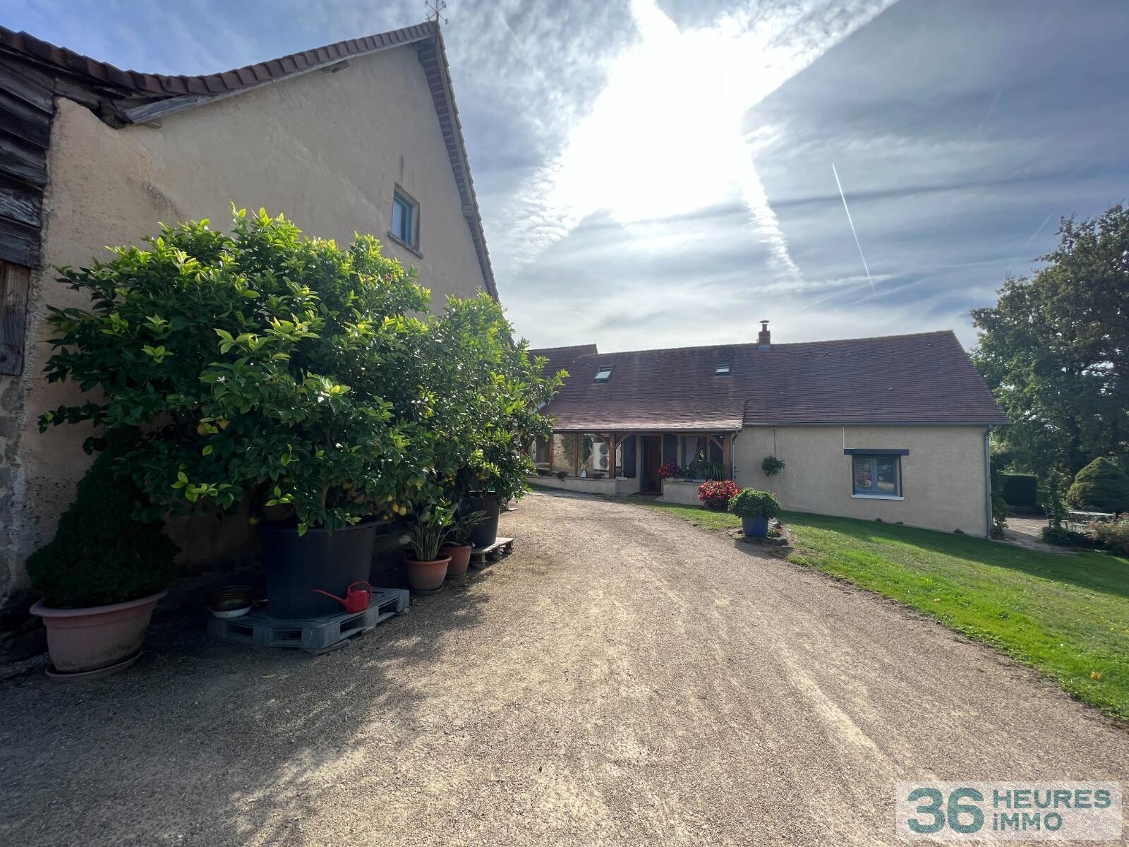 MAISON EN PIERRES ET DEPENDANCES