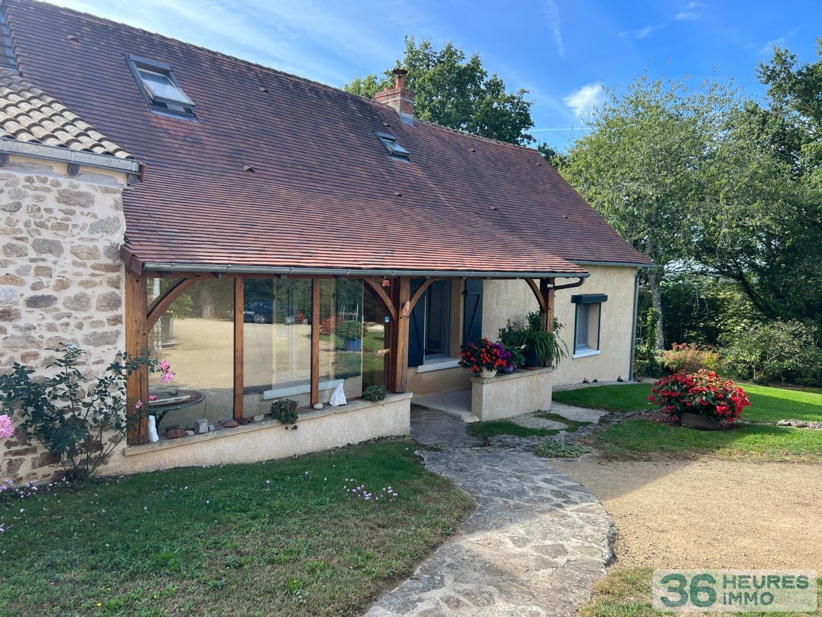 MAISON EN PIERRES ET DEPENDANCES