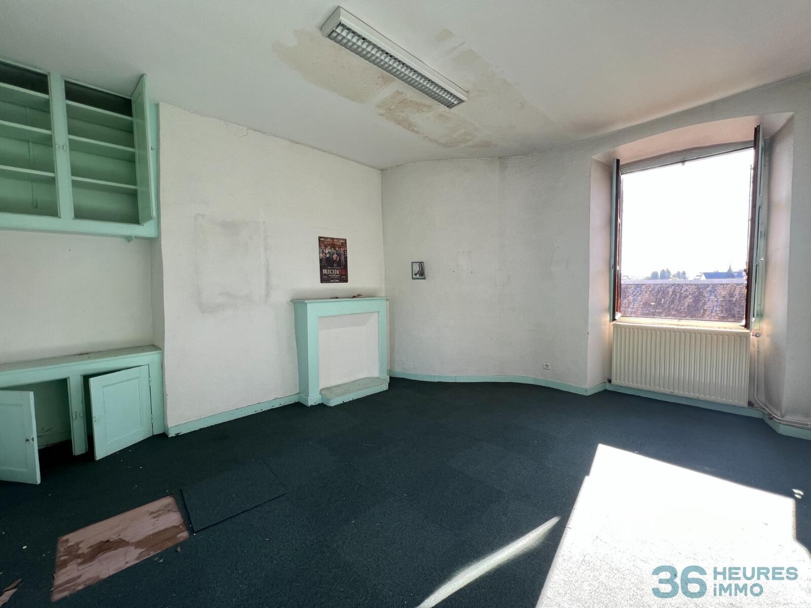 Immeubles en pierres du 13ème siècle en plein coeur de ville