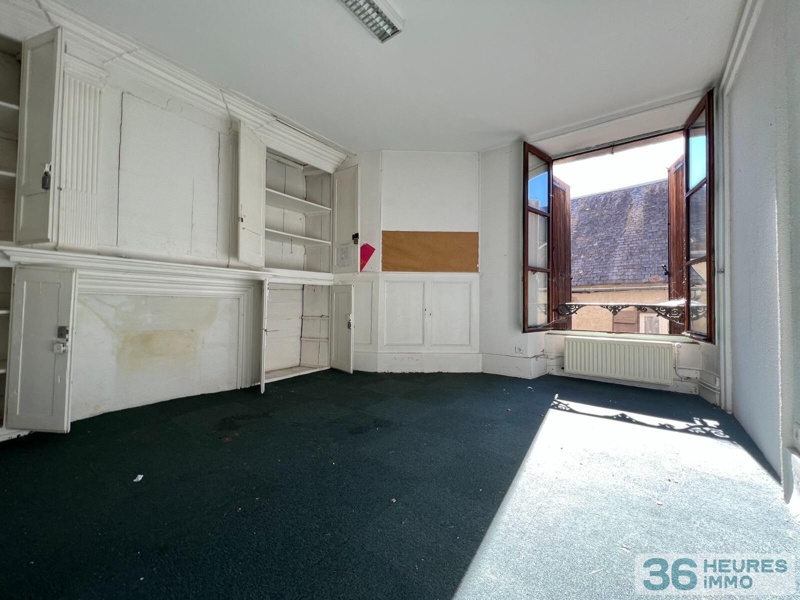 Immeubles en pierres du 13ème siècle en plein coeur de ville