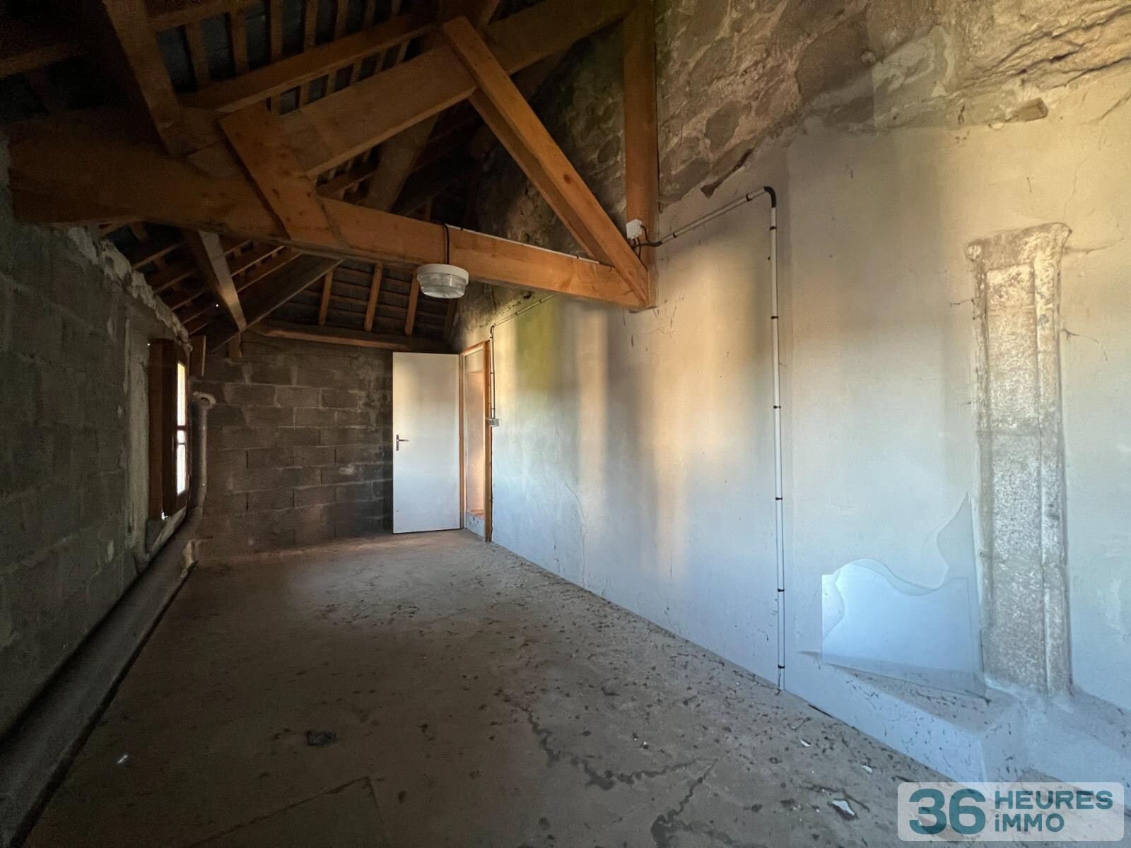 Immeubles en pierres du 13ème siècle en plein coeur de ville