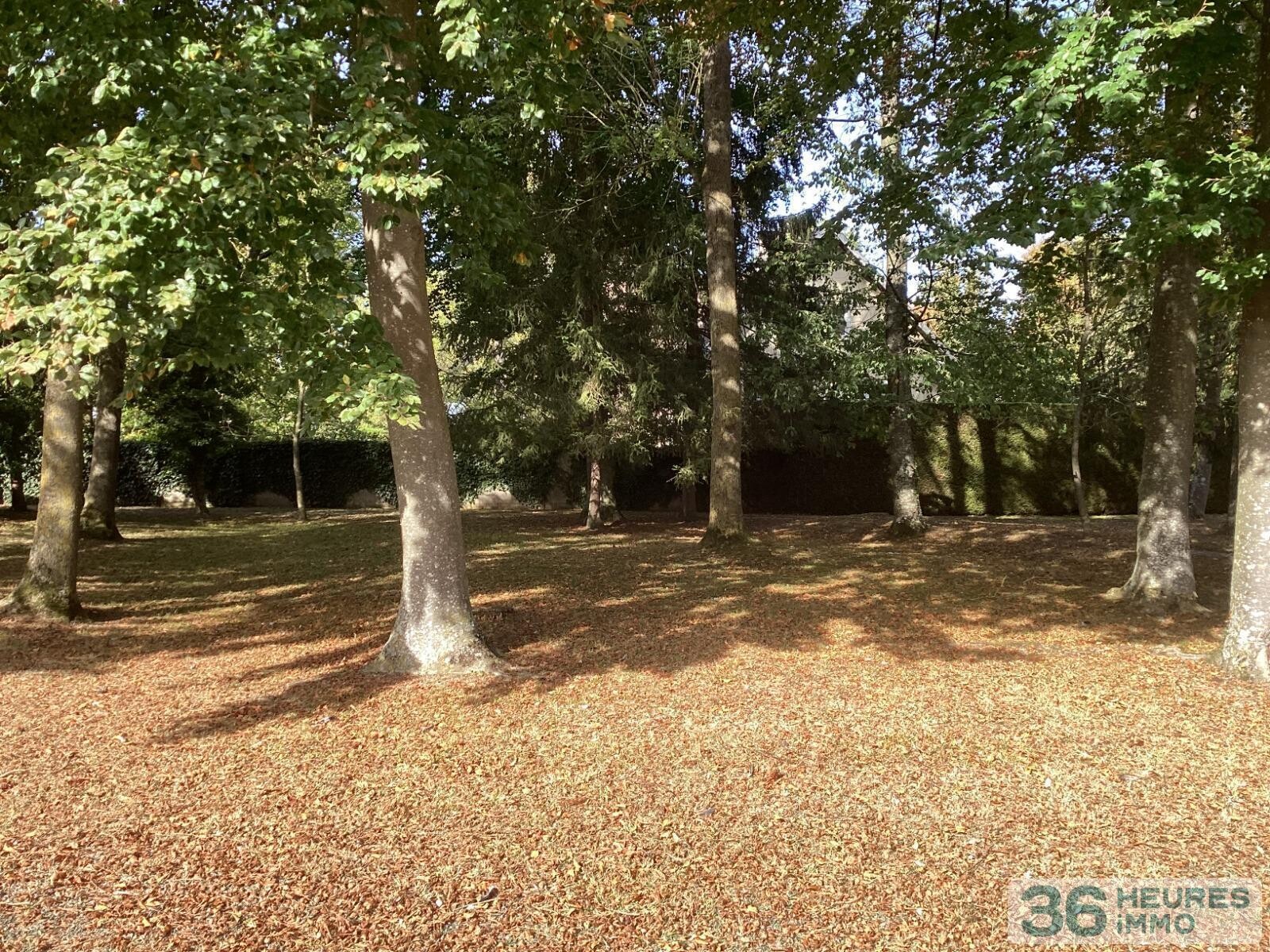 Pavillon style ile de france sur sous-sol avec partie de terrain constructible