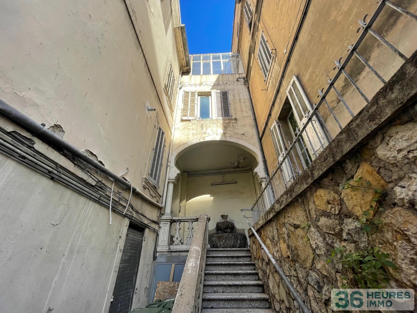 Toulon centre 2 pieces de 61m2