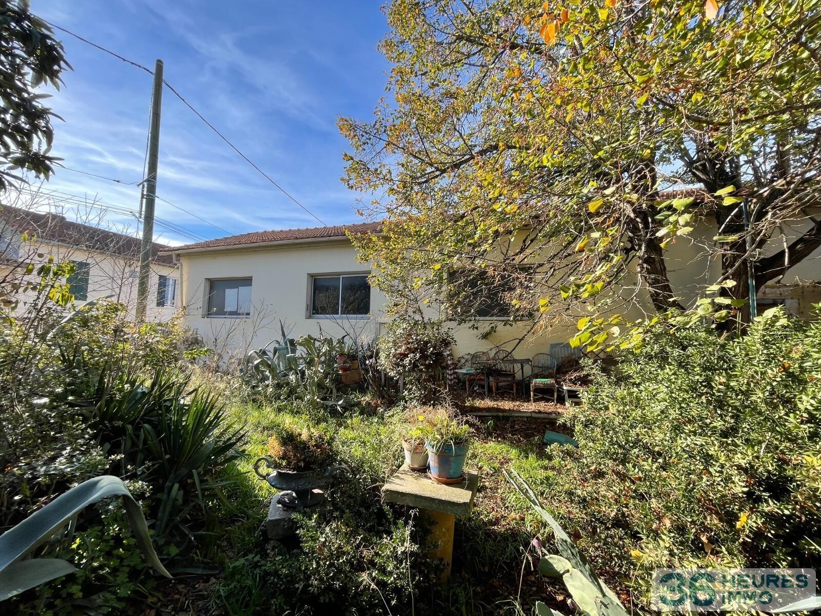 Miramas sur 650m2 de terrain 2 maisons + hangar 