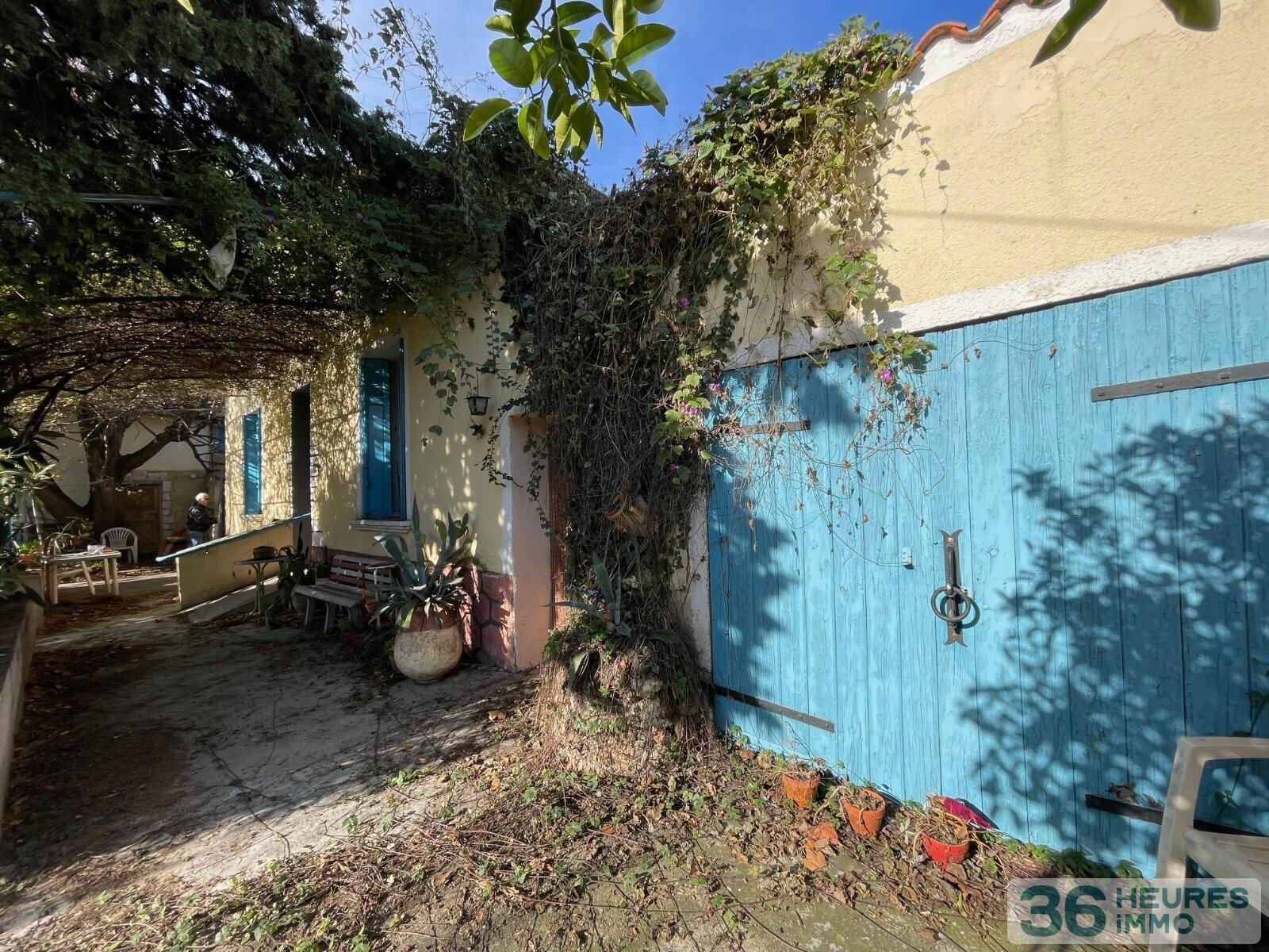 Miramas sur 650m2 de terrain 2 maisons + hangar 