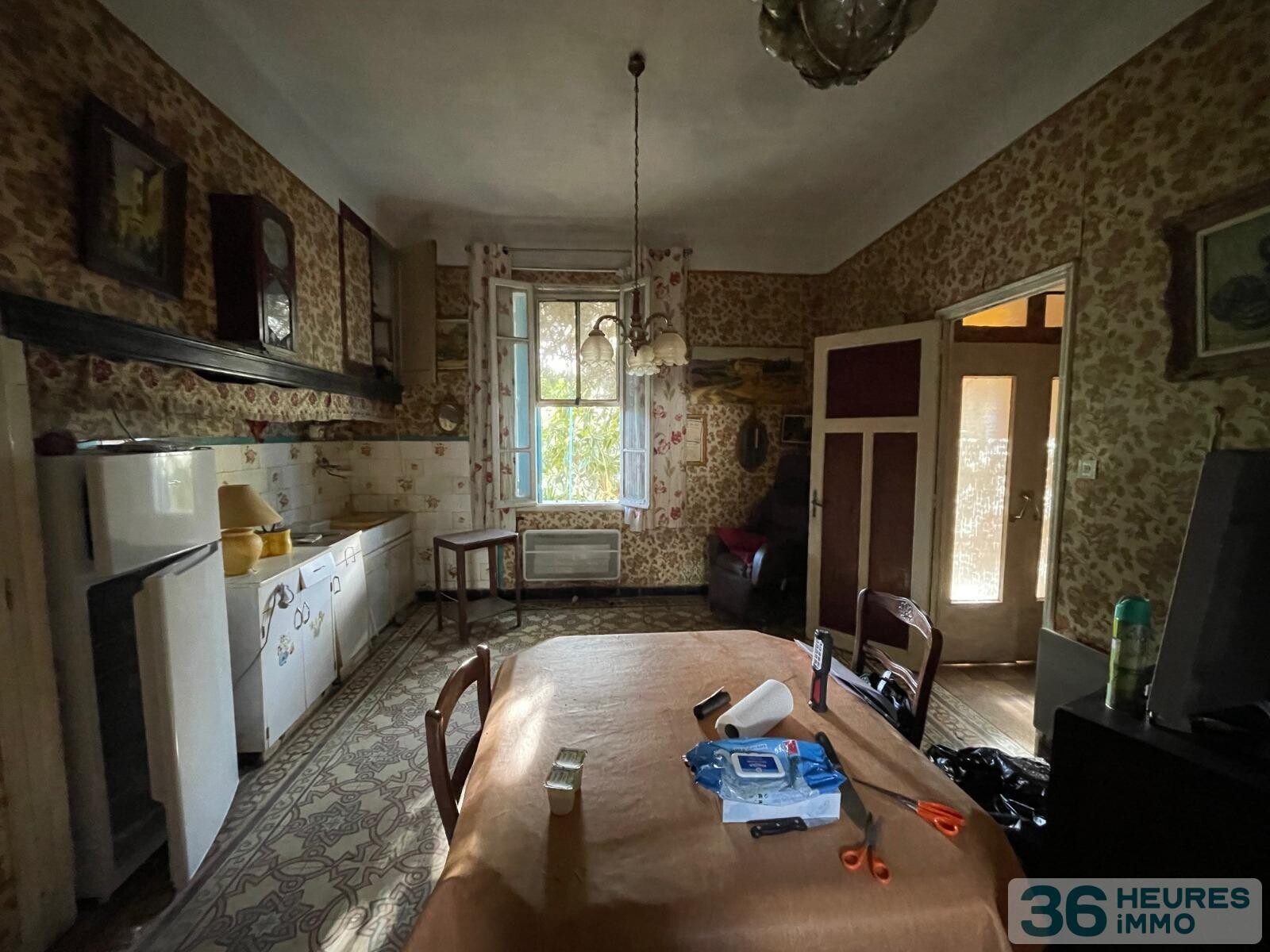 Miramas sur 650m2 de terrain 2 maisons + hangar 